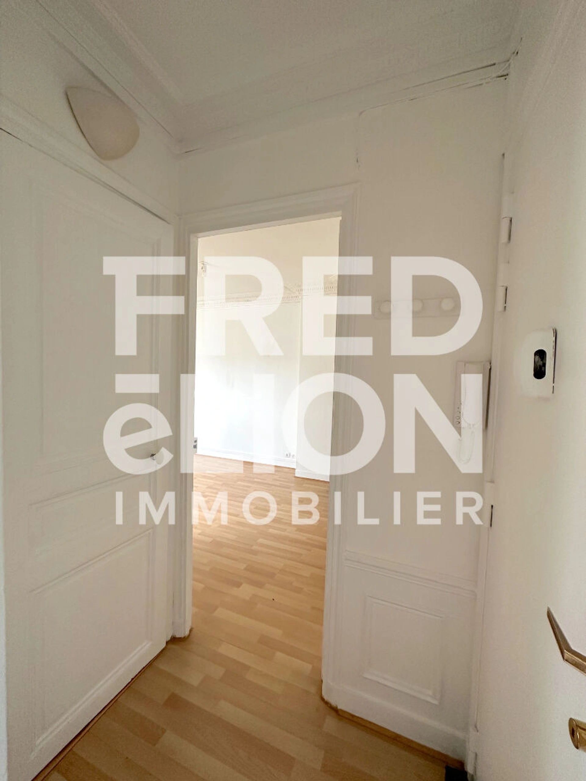 F2 loué vide - Paris XVe - Rue Bargue 11