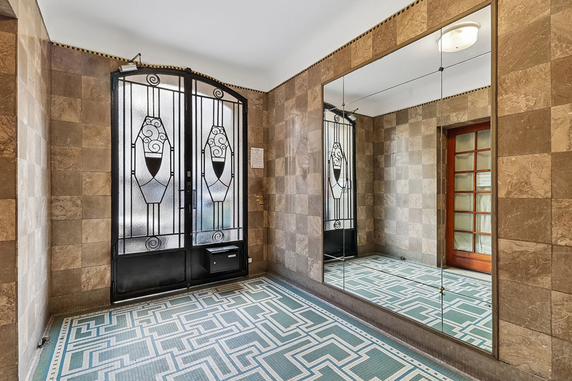 PARIS 15 COMMERCE / EMILE ZOLA 13