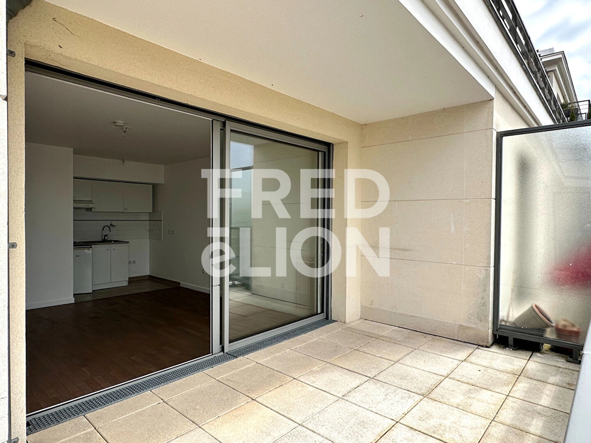 F2 loué vide - Montrouge - Place Jules Ferry 3
