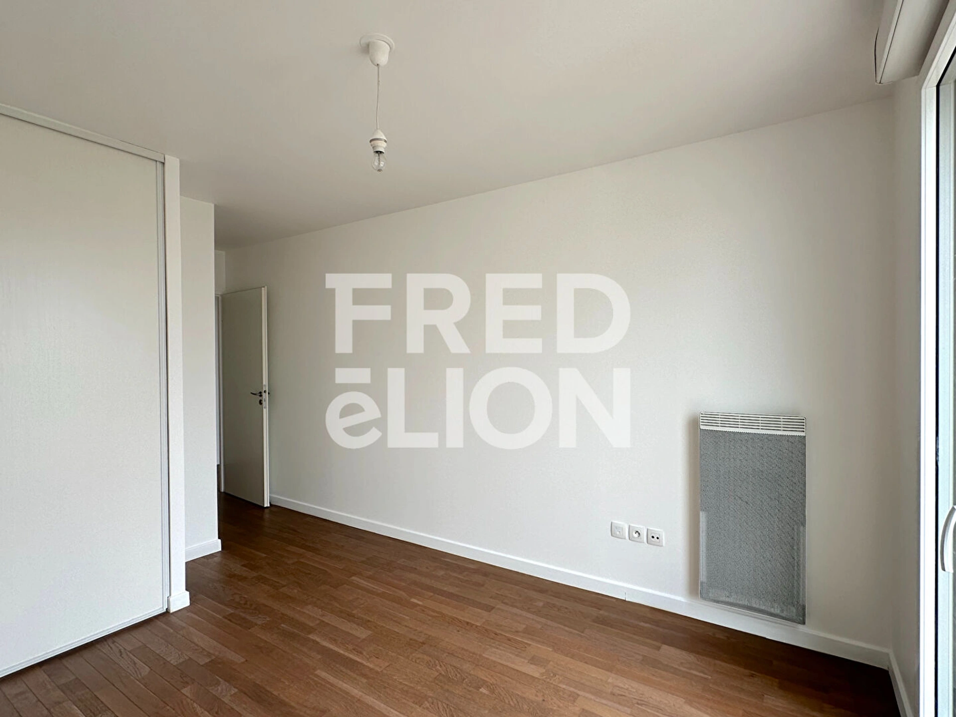 F2 loué vide - Montrouge - Place Jules Ferry 10