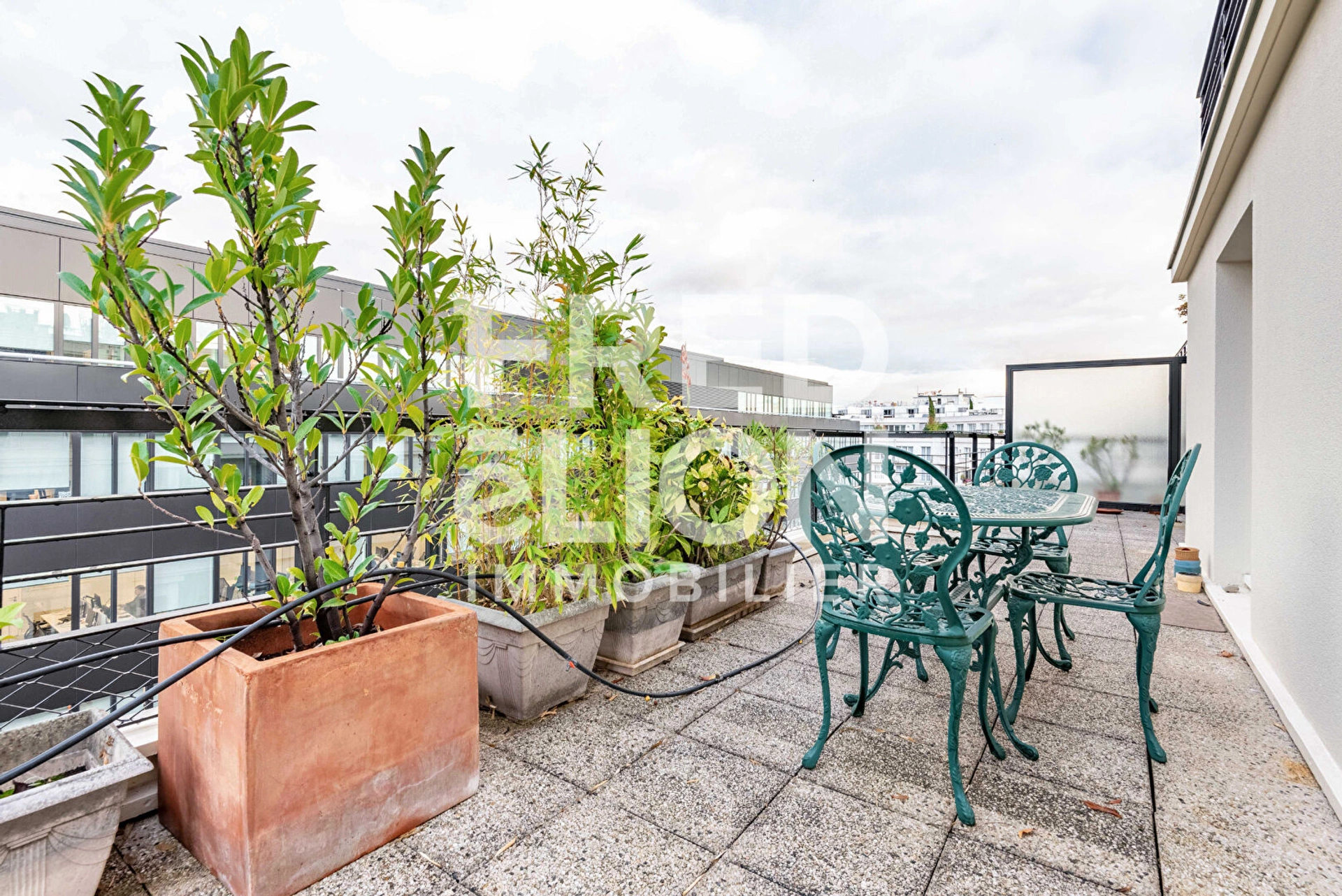 ISSY LES MOULINEAUX -  RUE ELIANE JEANNIN GAREAU 16