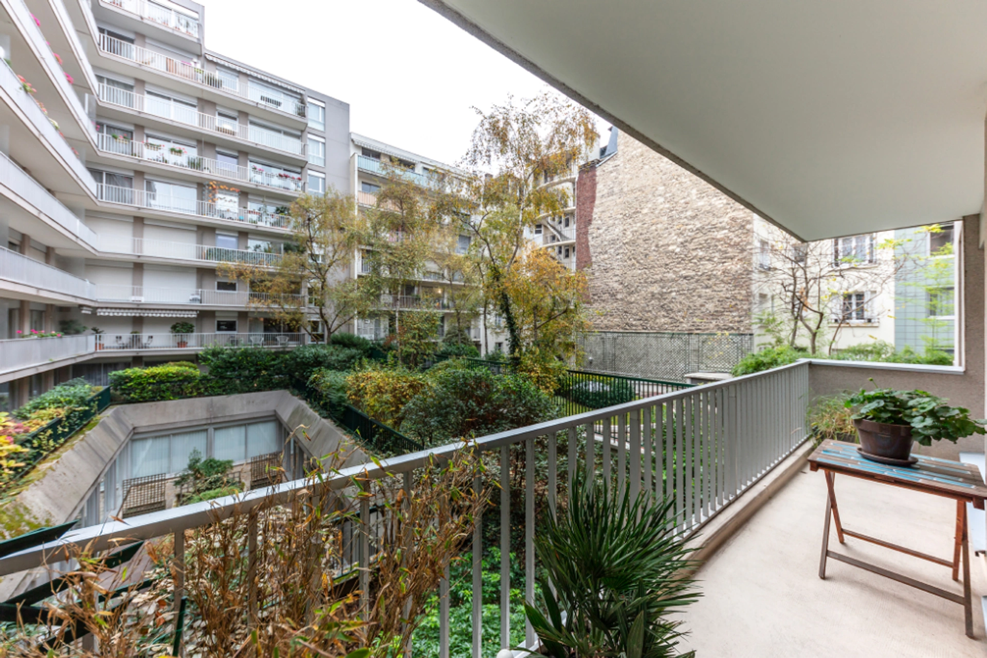 PARIS 15 - RUE DE VAUGIRARD 2