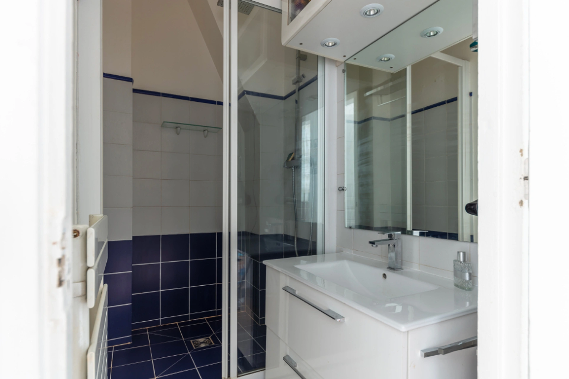 PARIS 15 - SQUARE FREDERIC VALLOIS 6