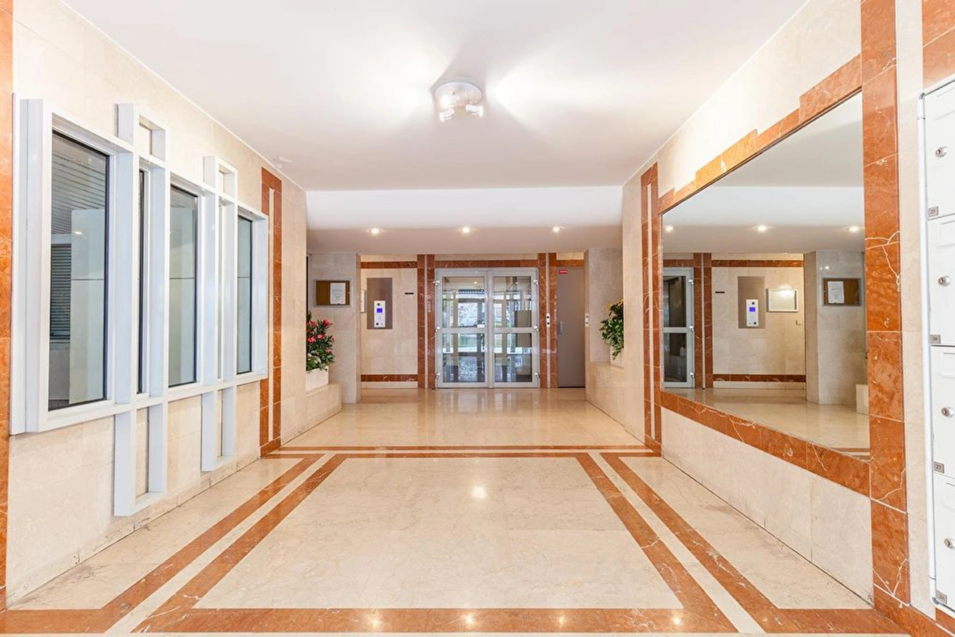 PARIS 15 - RUE VAUGELAS 9