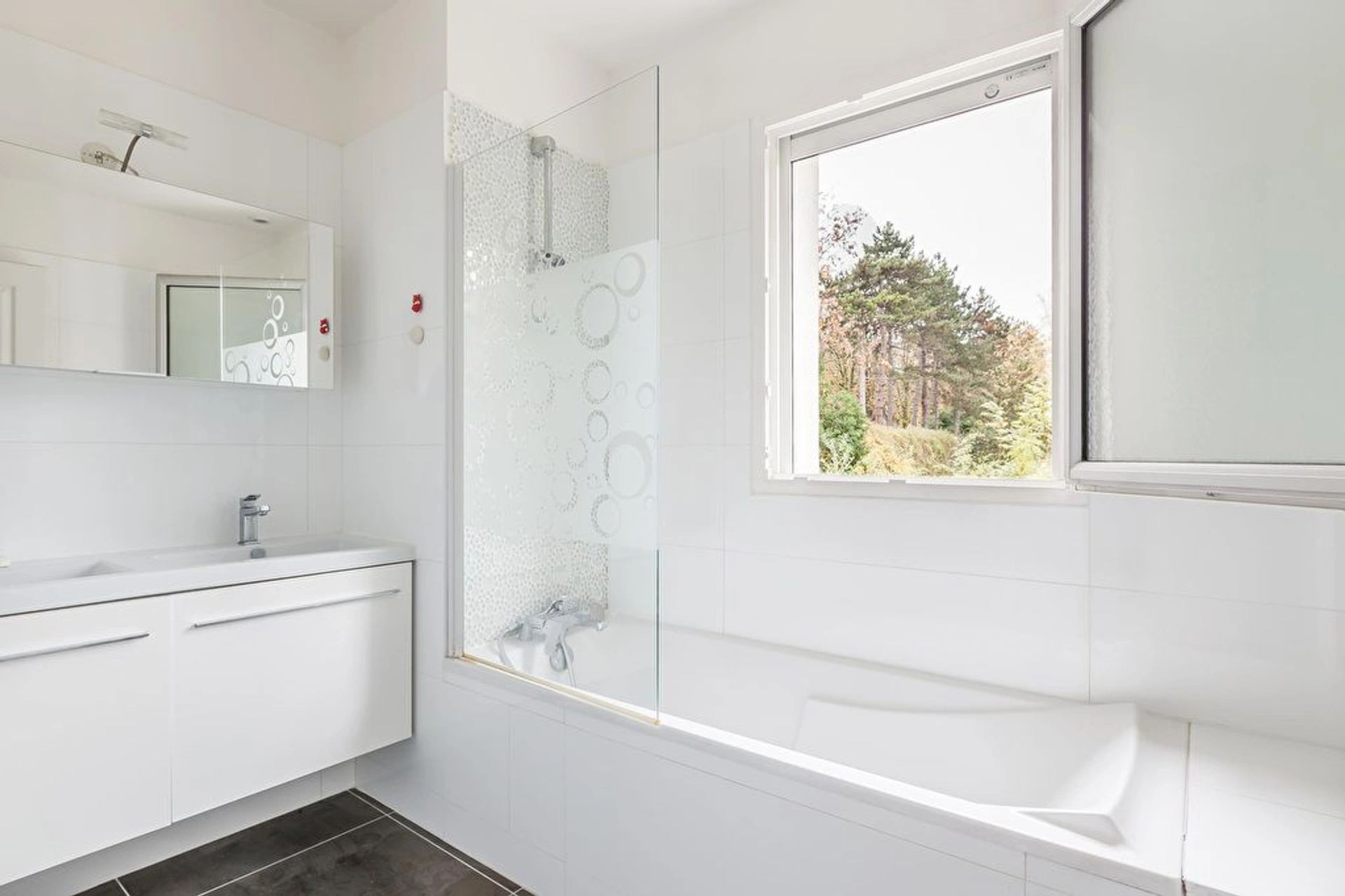 ISSY LES MOULINEAUX - RUE HENRI TARIEL 11