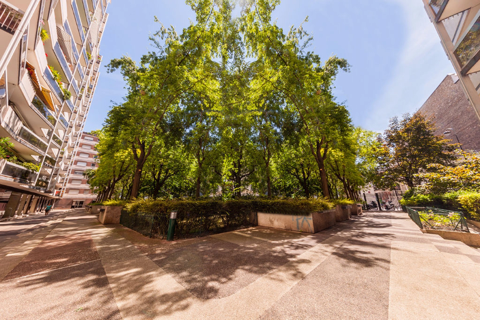 PARIS 15 - RUE SAINT-SAENS 8