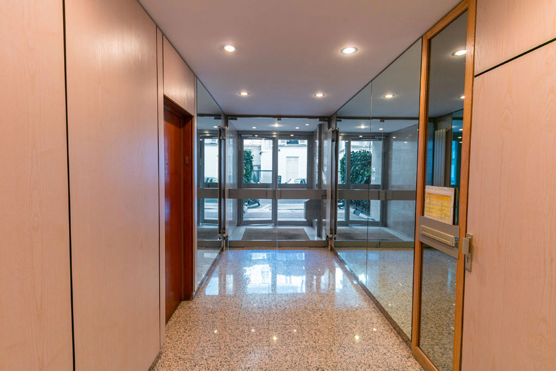 PARIS 15 - RUE FRANCOIS VILLON 9