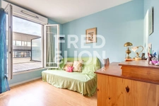 ISSY LES MOULINEAUX -  RUE ELIANE JEANNIN GAREAU 8