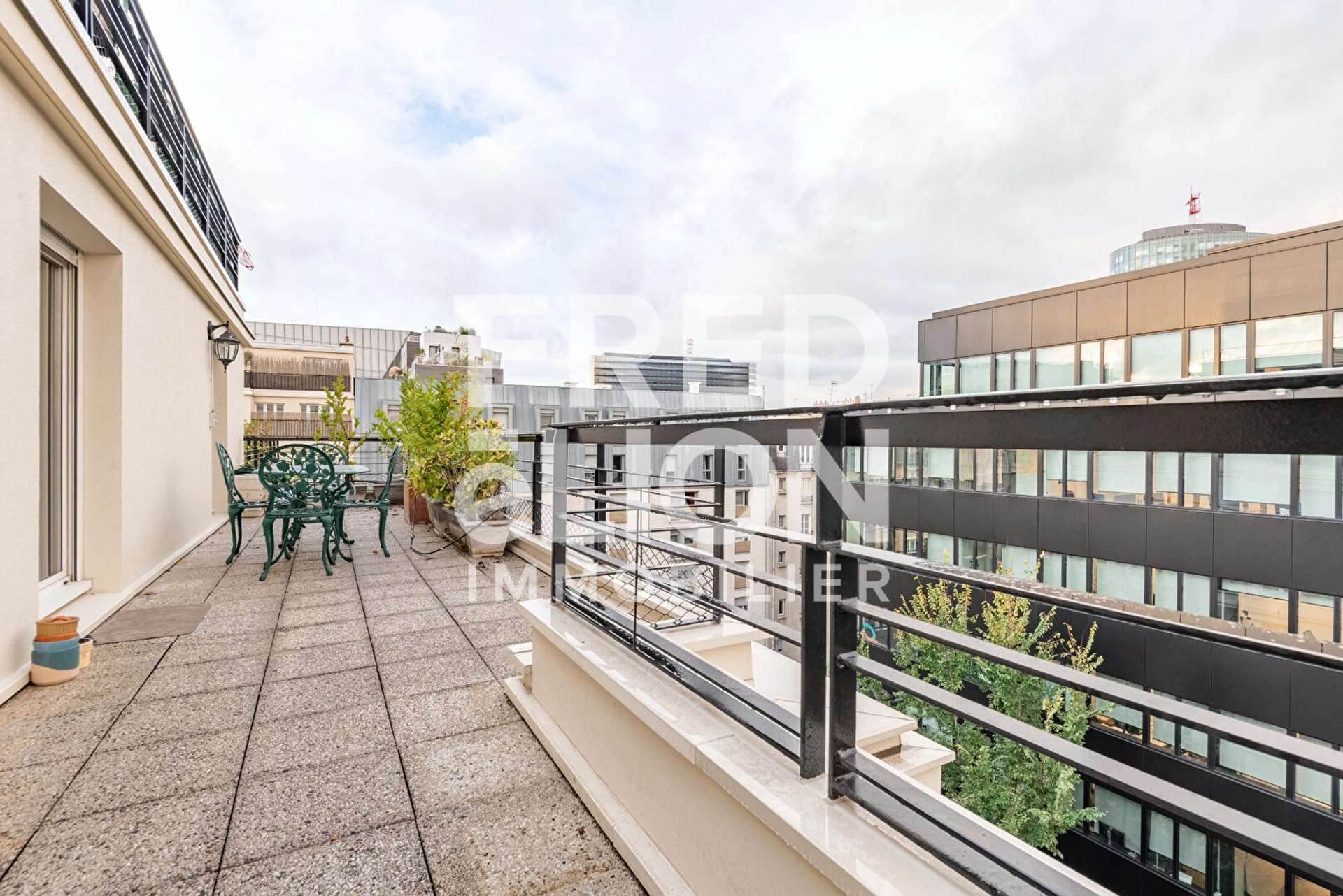 ISSY LES MOULINEAUX -  RUE ELIANE JEANNIN GAREAU 17