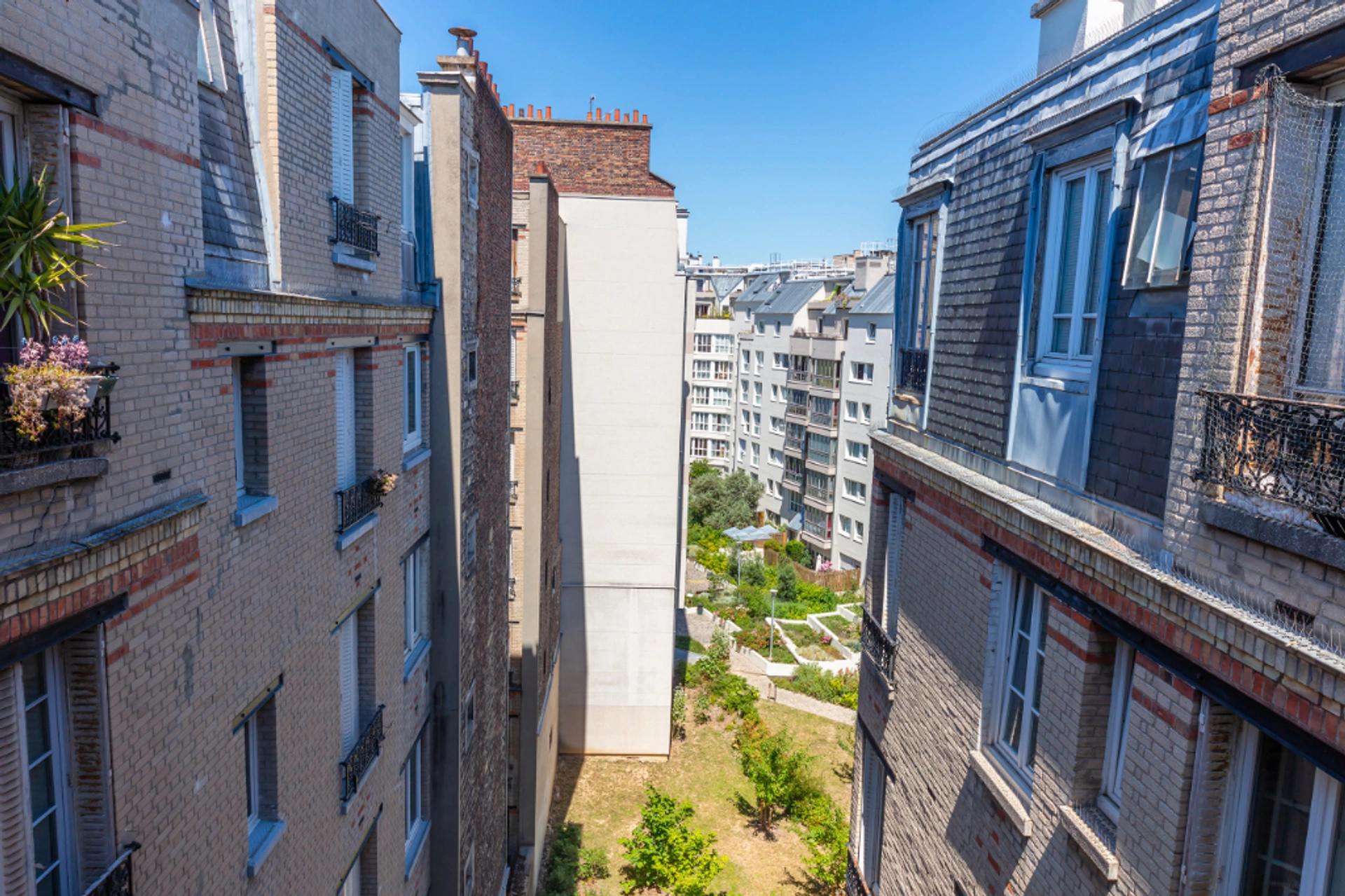 PARIS 15 - RUE QUINAULT 6