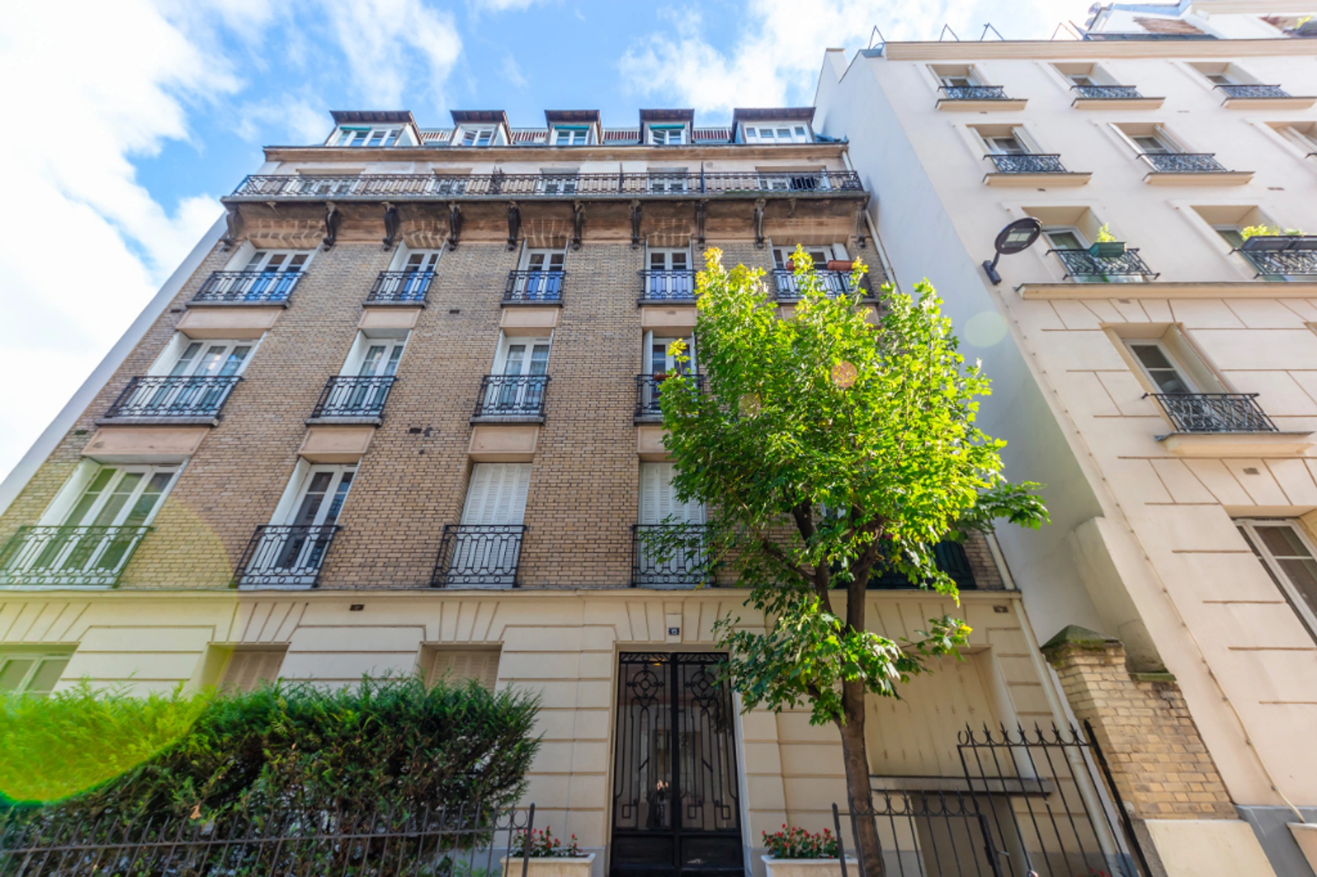 PARIS 15 - RUE FIRMIN GILLOT 10
