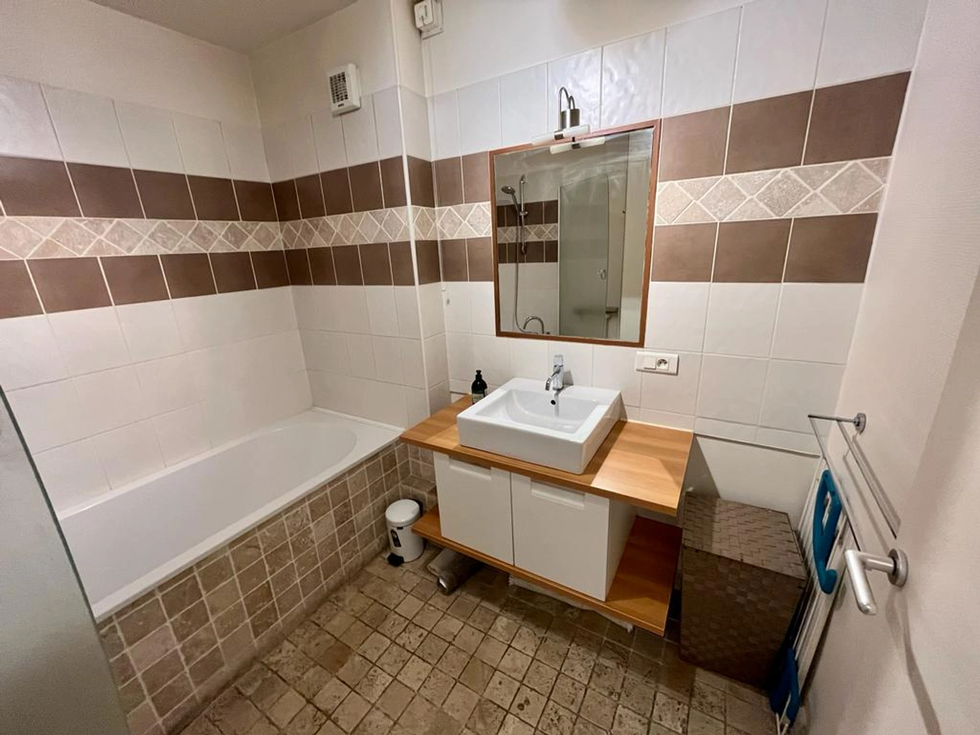 PARIS 16 - RUE GEORGE SAND 8