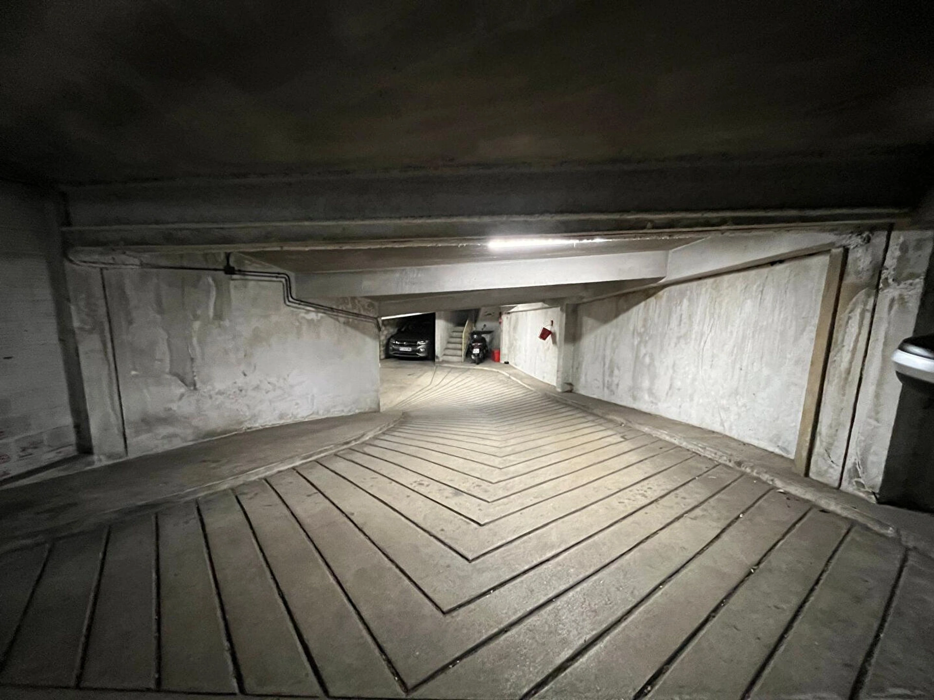 PARIS 16 - PARKING BOULEVARD EXELMANS 3