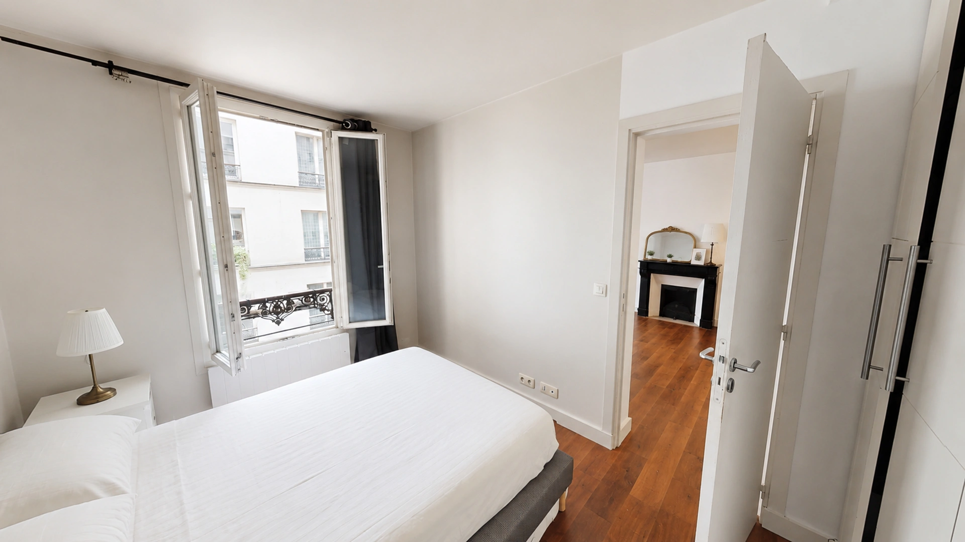 PARIS 18 - Rue des Martyrs 7
