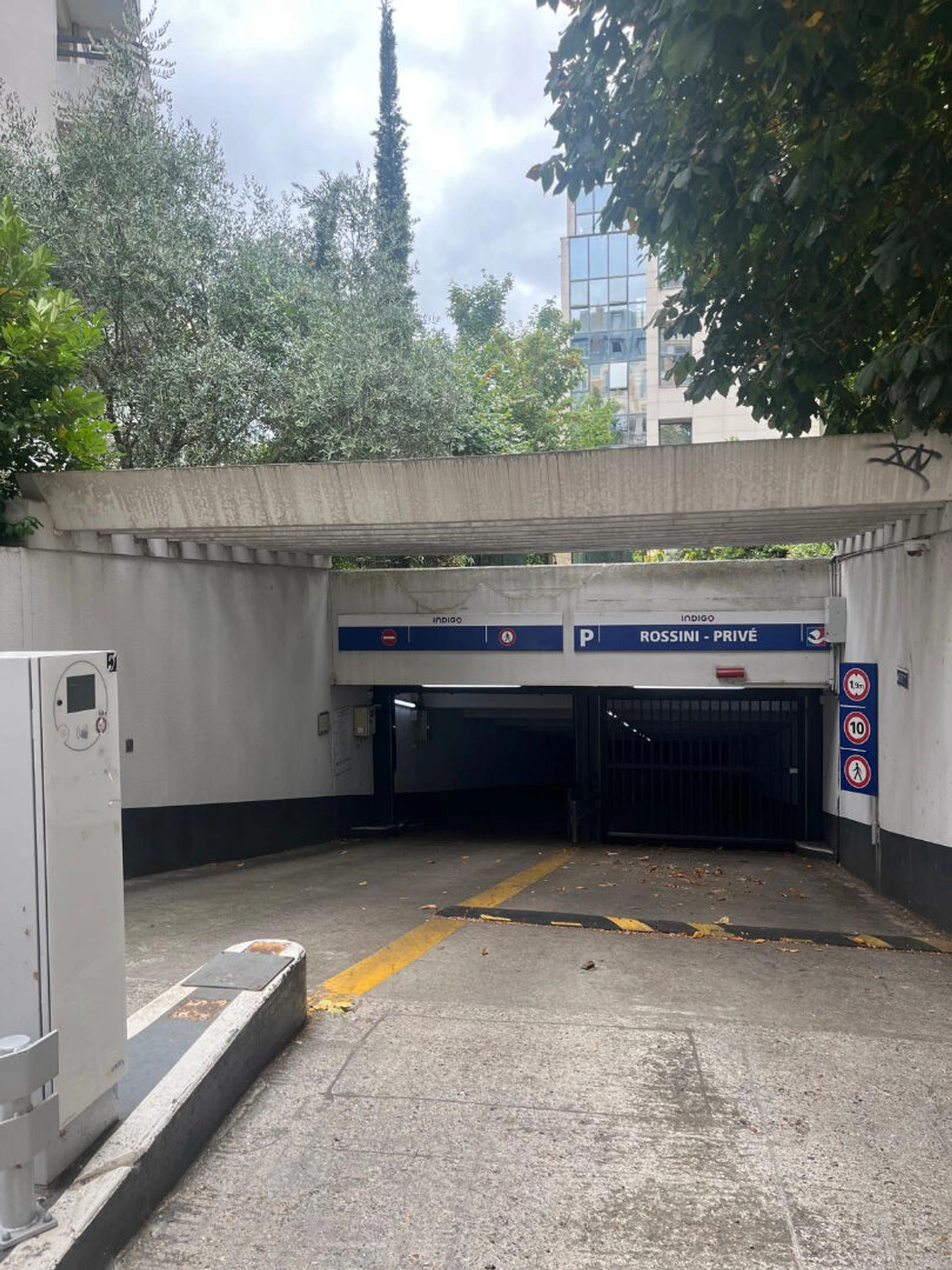 PARIS 16 - RUE WILHEM 2