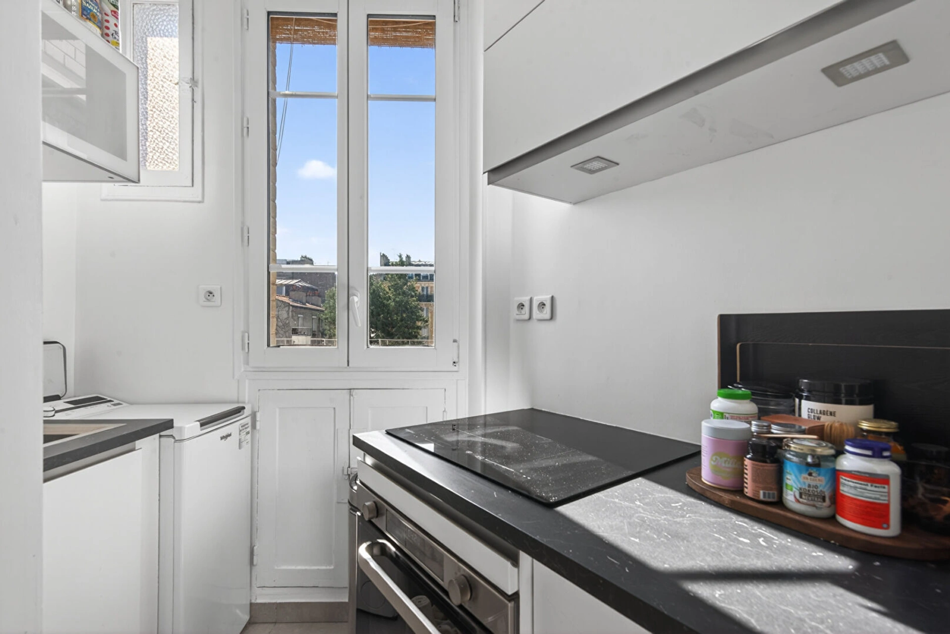 PARIS 18 - RUE DAMREMONT 5