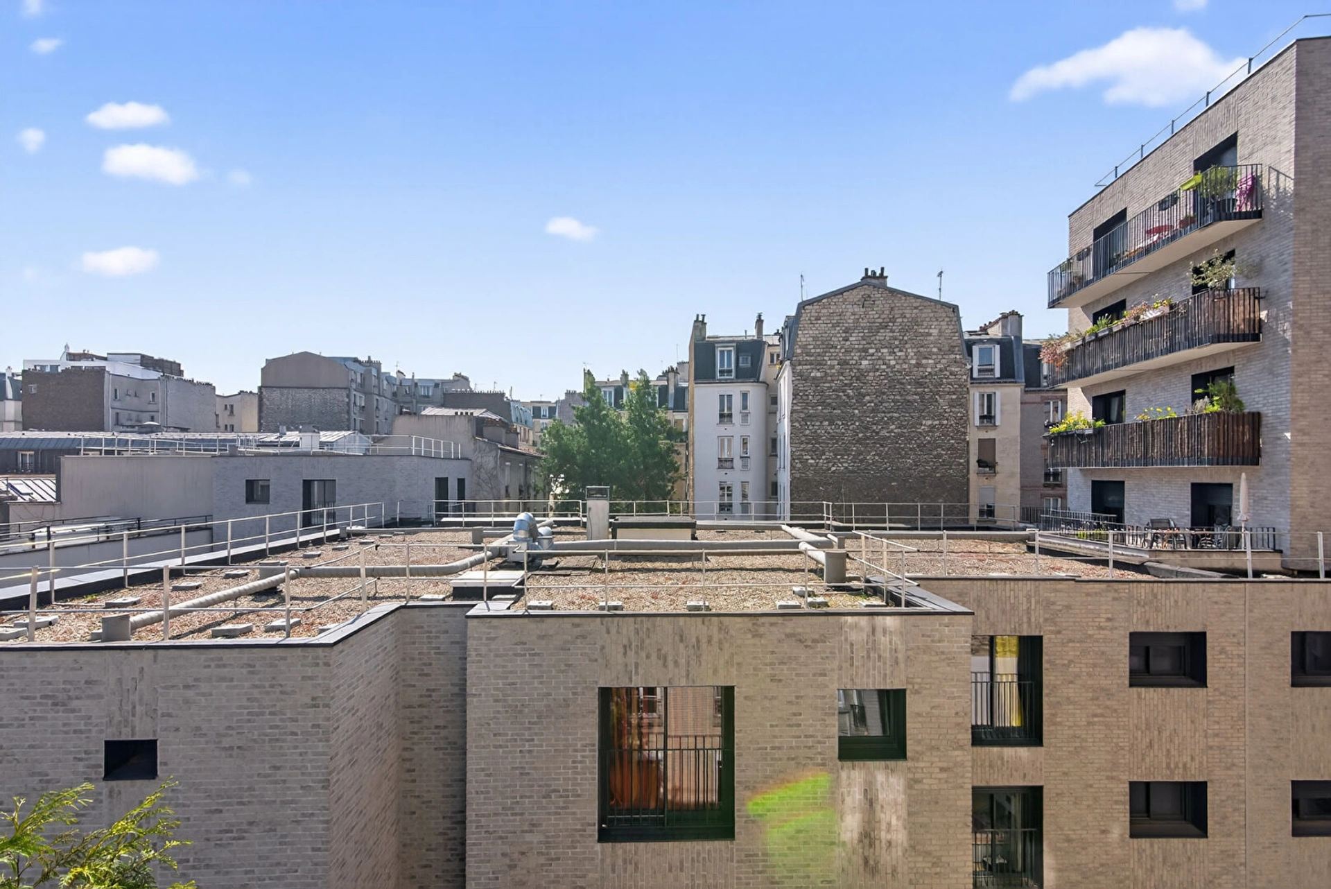 PARIS 18 - RUE DAMREMONT 1