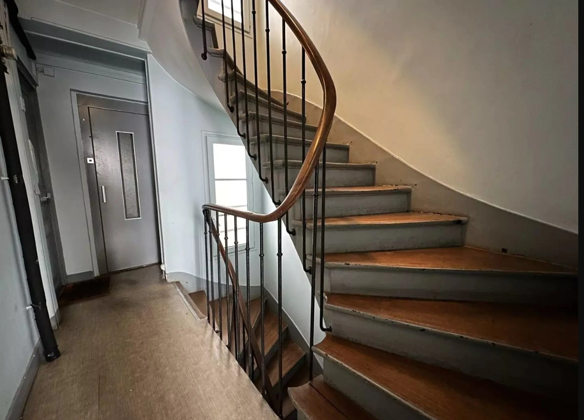 PARIS 17 - RUE DE LA JONQUIÈRE 8