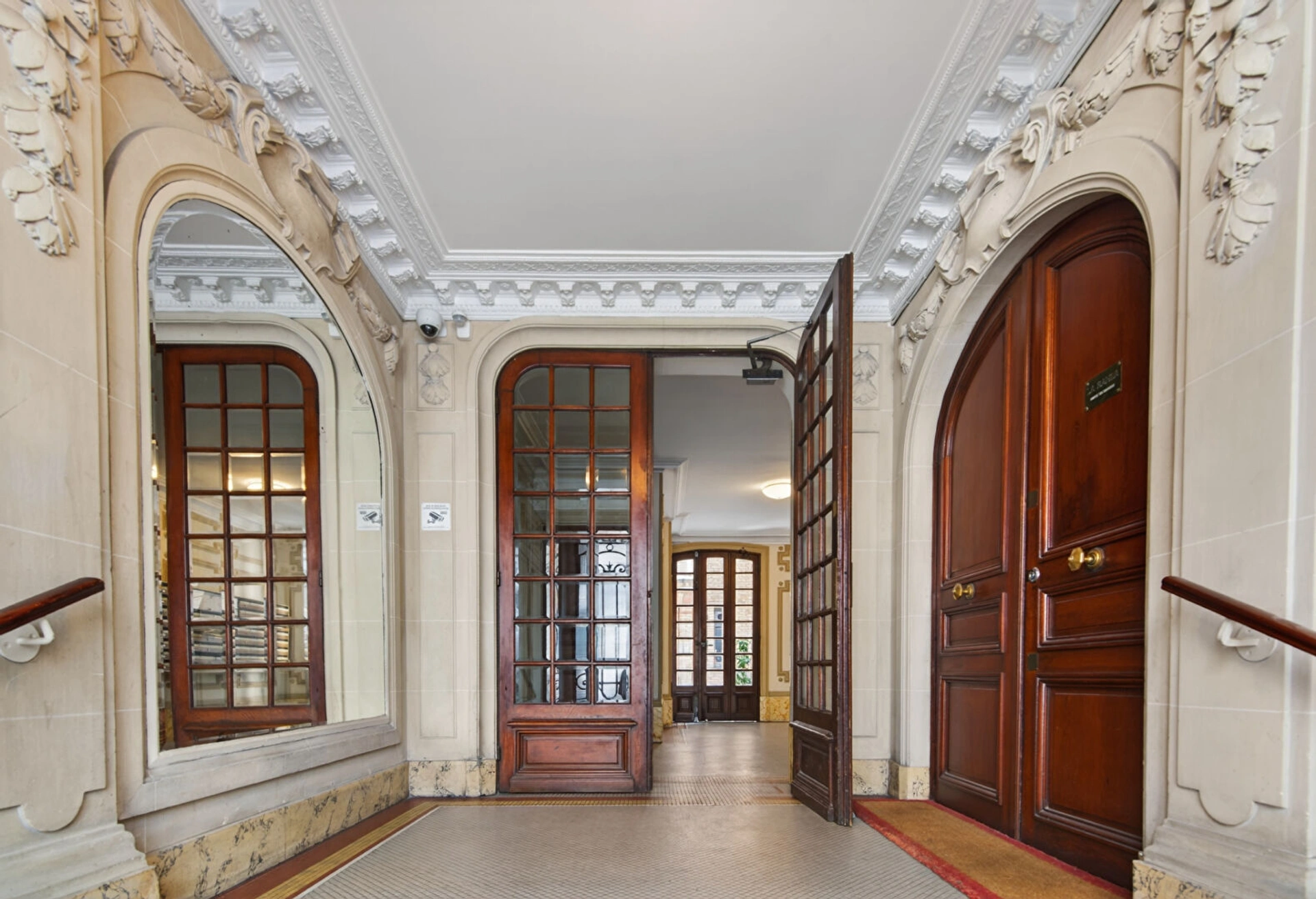 PARIS 18 - RUE DAMREMONT 8