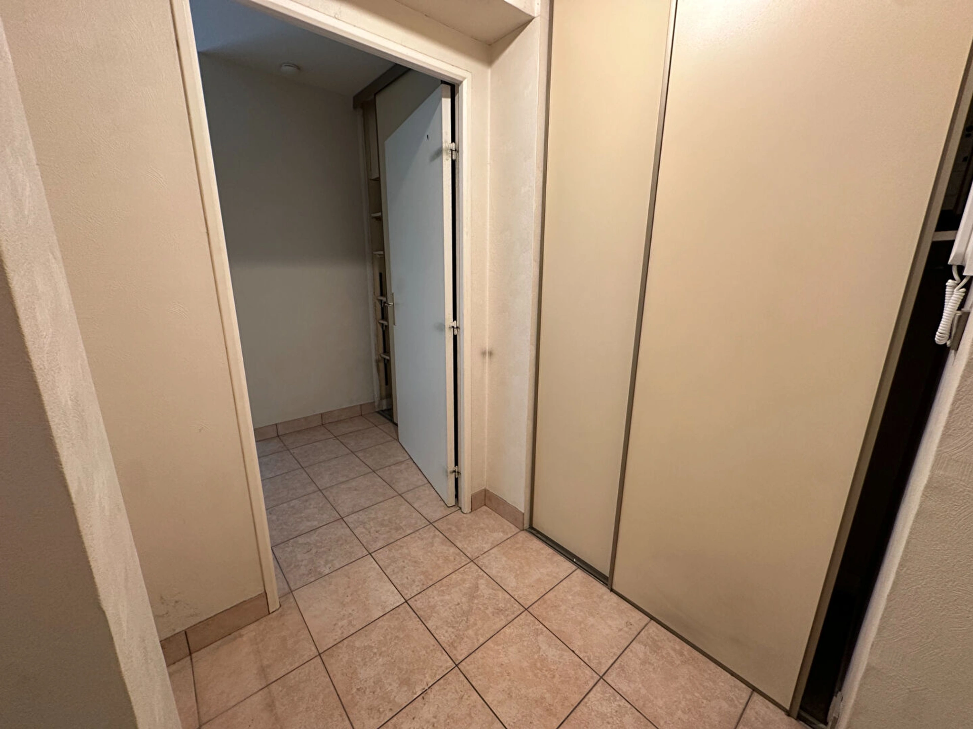 MONTROUGE - RUE D'ESTIENNE D'ORVES 11