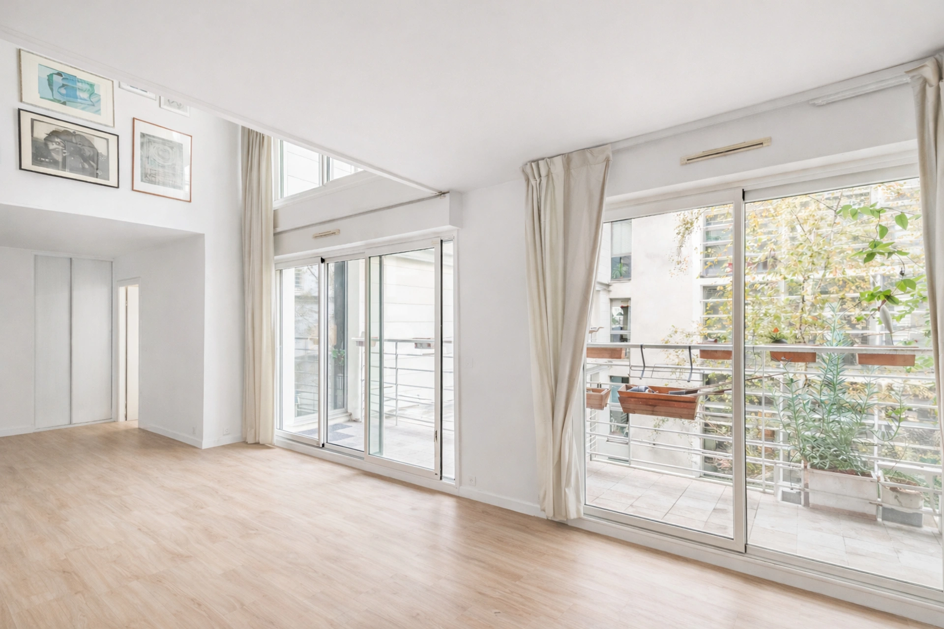 PARIS 18 - PASSAGE LATHUILLE 1