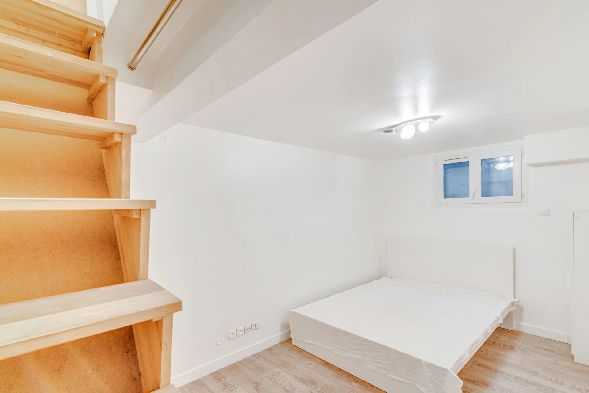 PARIS 18 - IMPASSE CALMELS 4