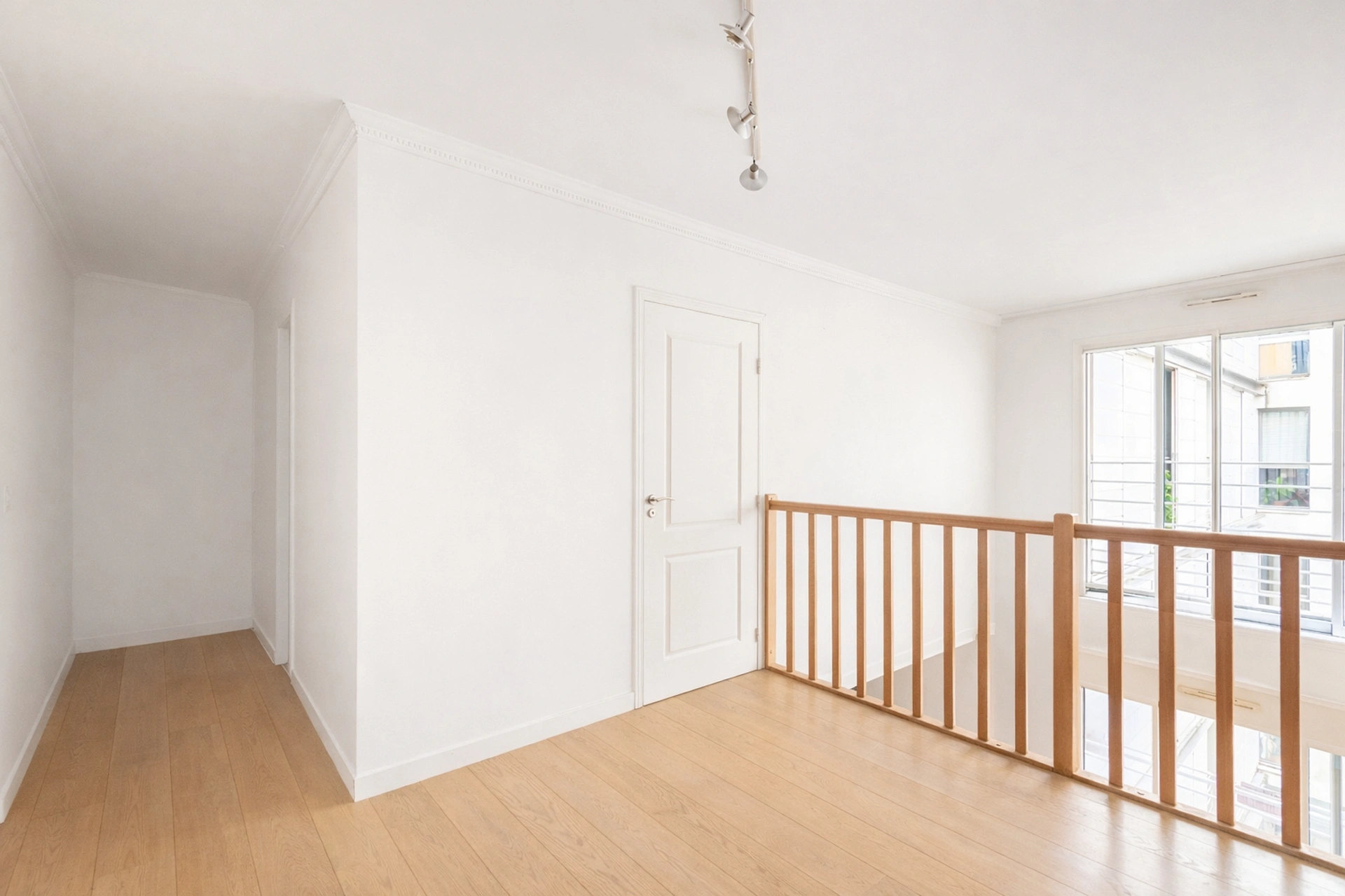 PARIS 18 - PASSAGE LATHUILLE 4