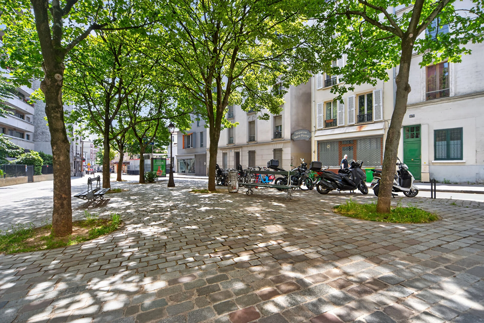 PARIS 20 - RUE DES VIGNOLES 8