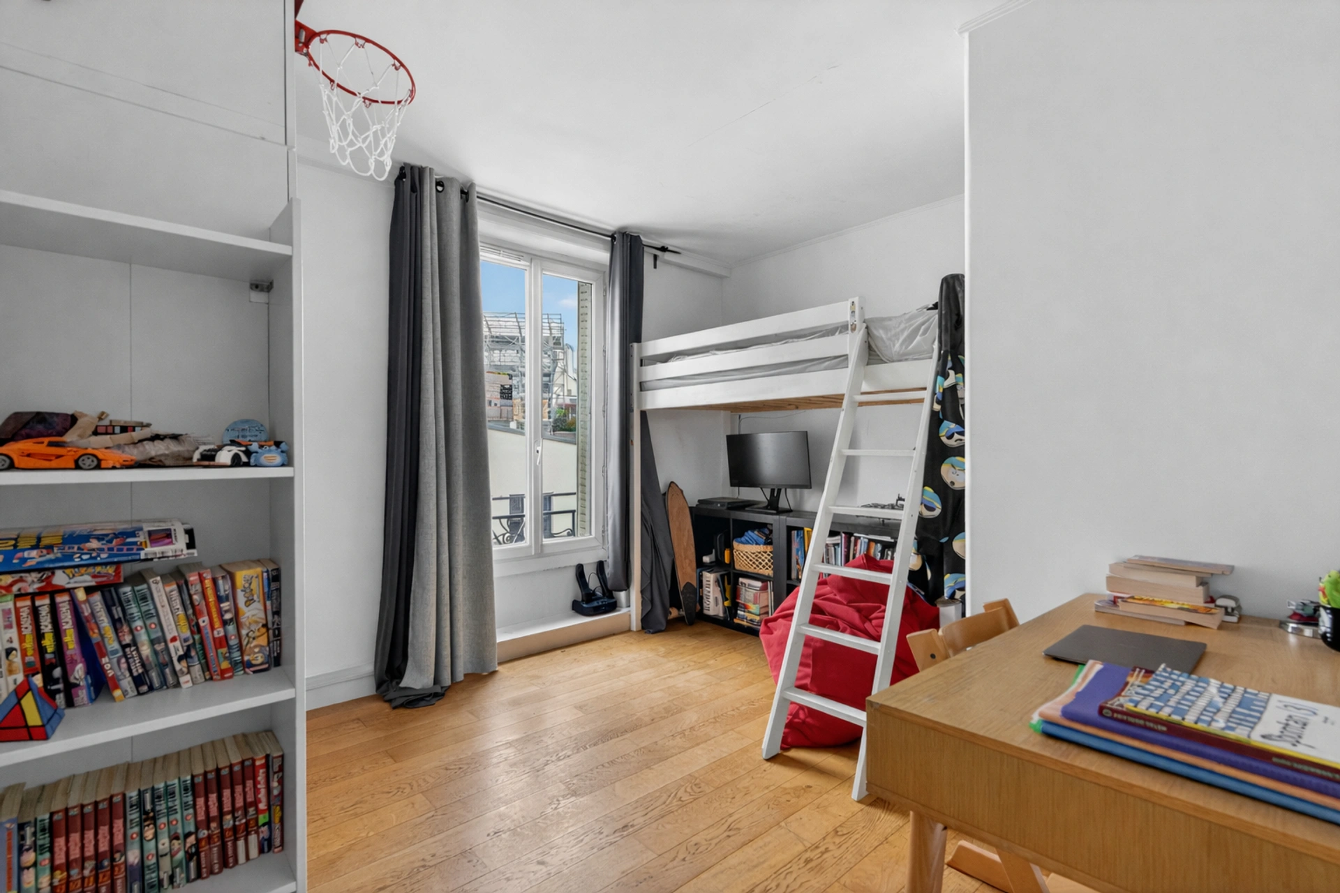 PARIS 20 - PLACE GAMBETTA 7