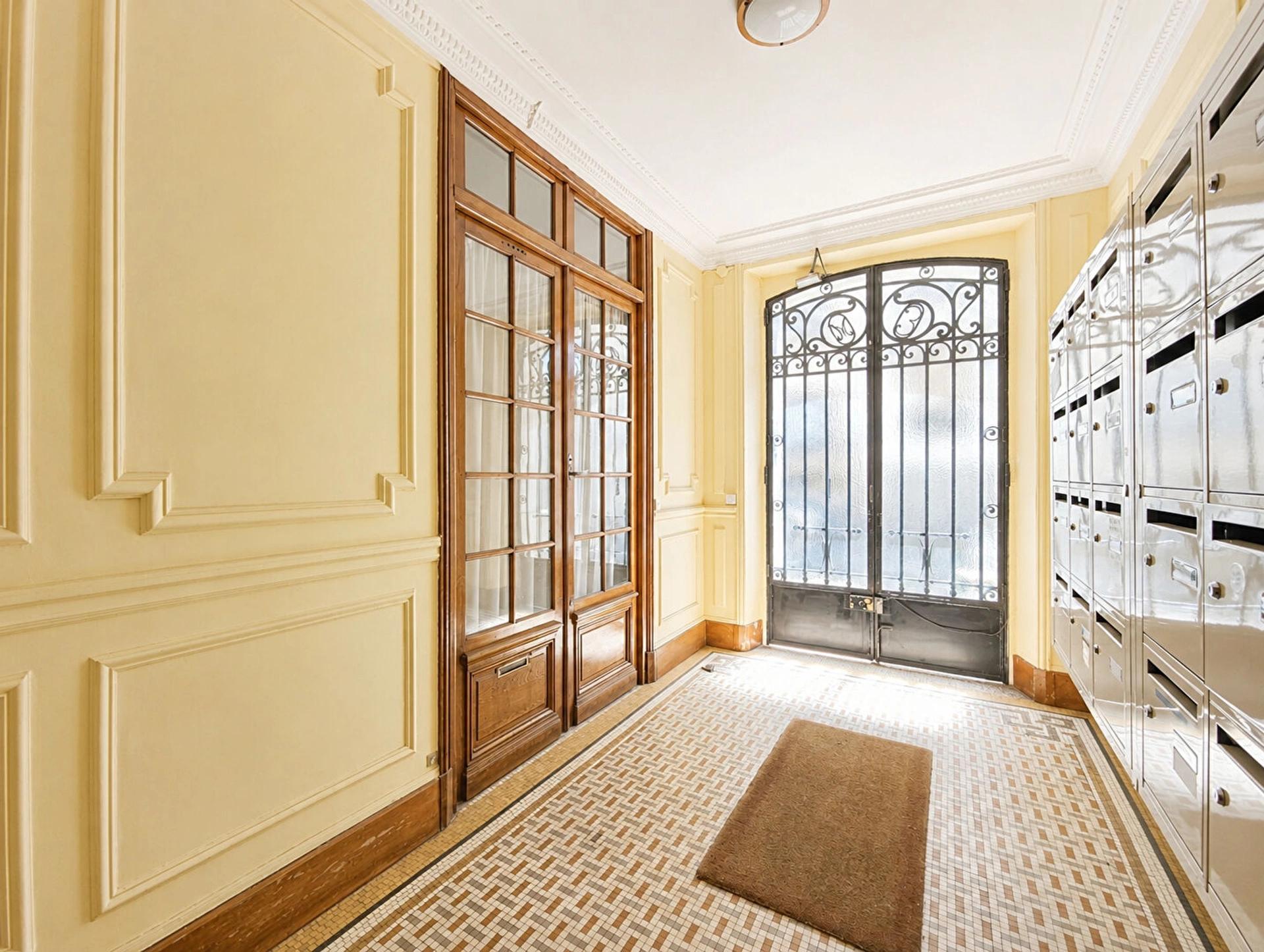 PARIS 20 - PLACE MARTIN NADAUD 16