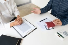 Comment gérer deux offres d'achat au même prix le même jour ?