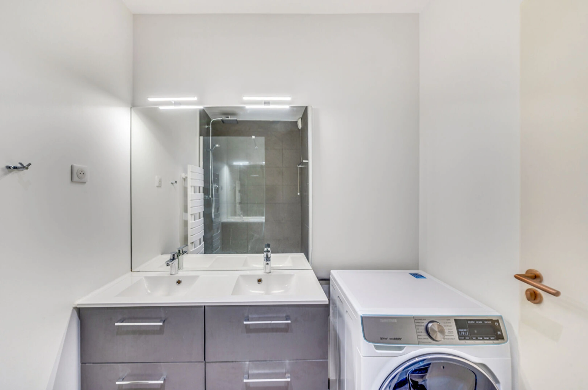 PARIS 20 - PASSAGE DES SOUPIRS 10