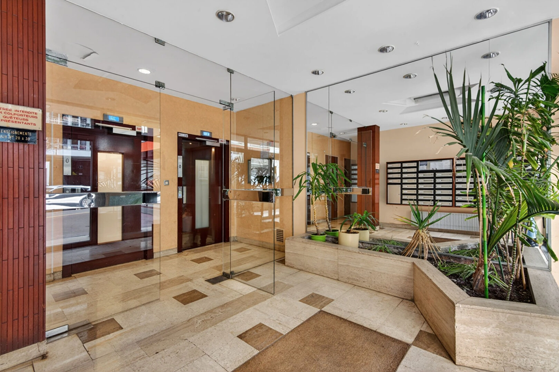 PARIS 20 - SAINT-FARGEAU 15