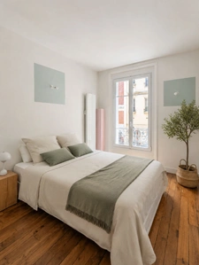 PARIS 20 - PLACE MARTIN NADAUD 12