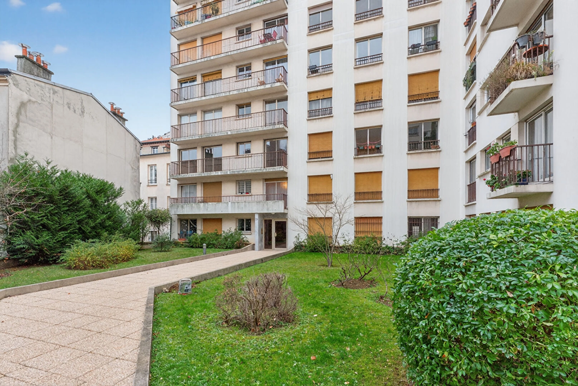 PARIS 20 - RUE DE LA DUEE 15