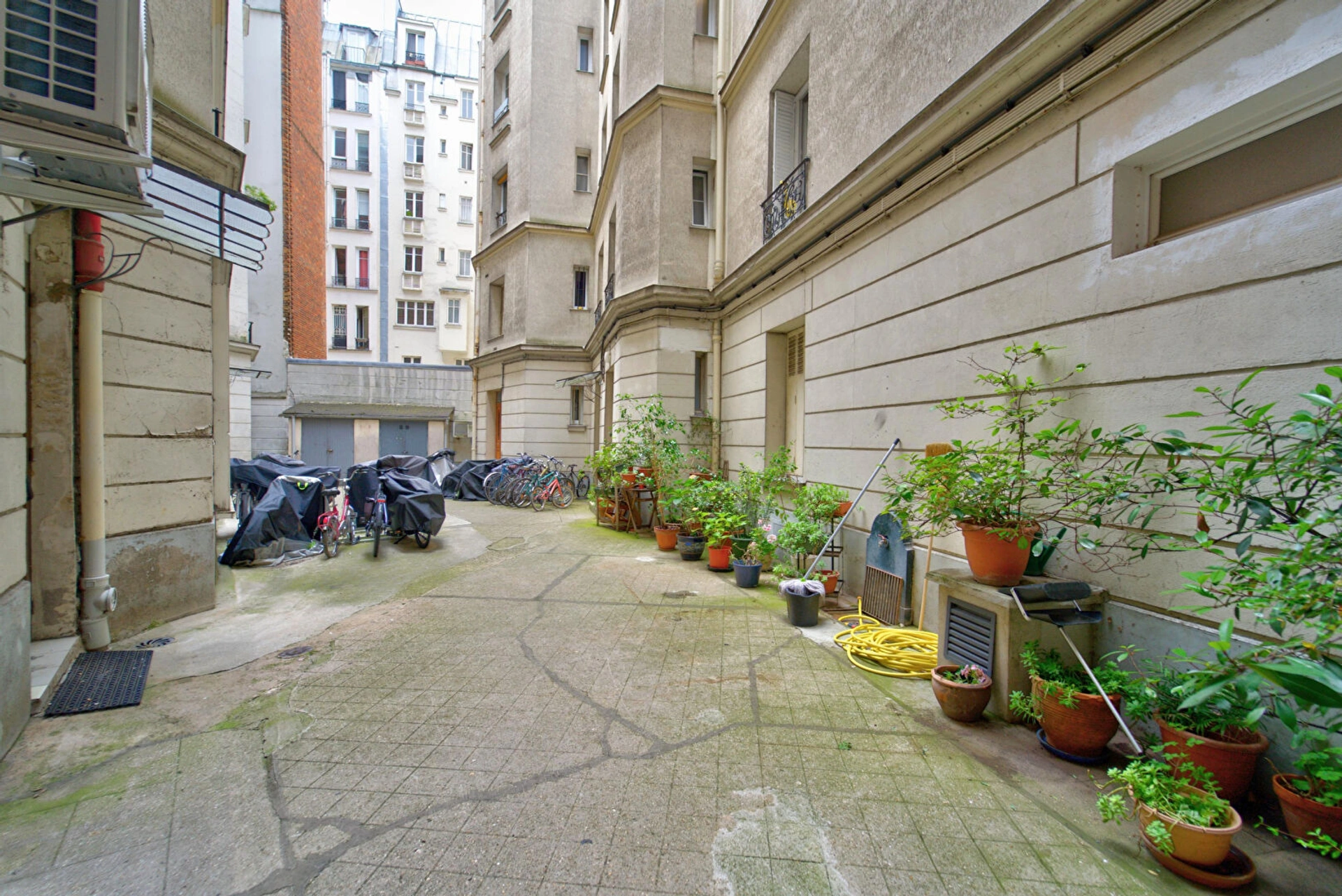 PARIS 20 - SQUARE EDOUARD-VAILLANT 16