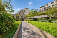 PARIS 20 - VILLAGE GAMBETTA - VUE SACRE COEUR 13