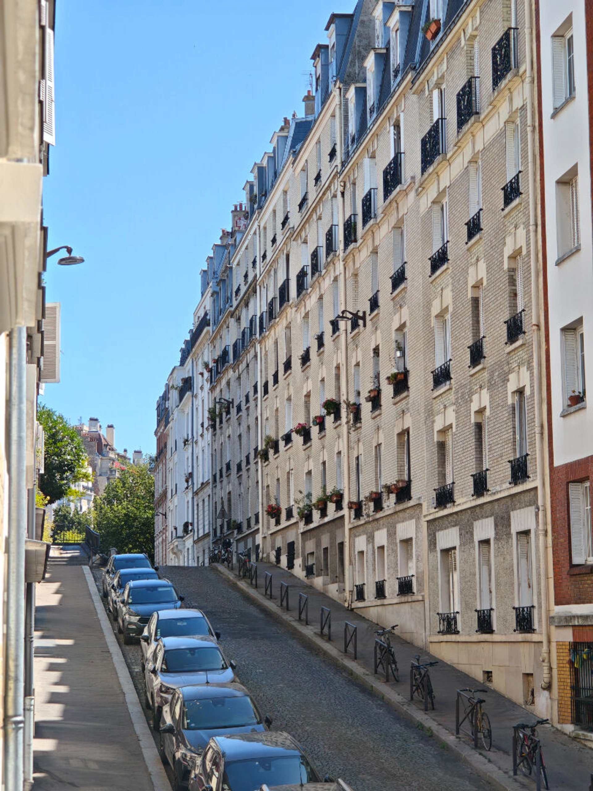 PARIS 20 - PLACE MARTIN NADAUD 14