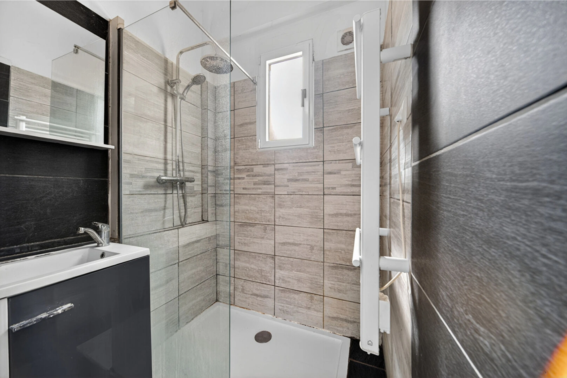 PARIS 20 - IMPASSE RUE BOYER 6