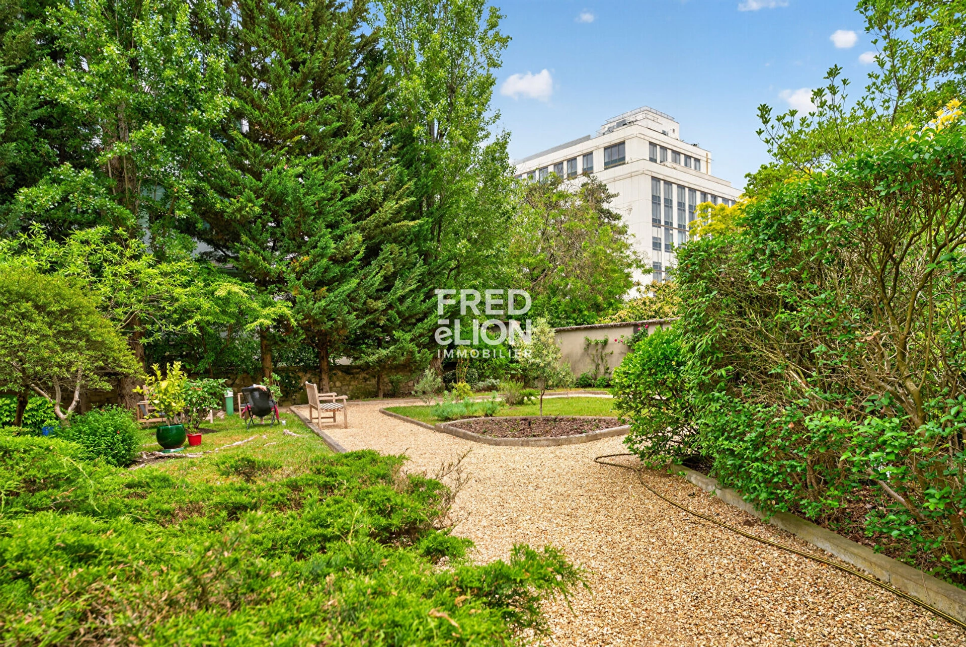 Neuilly Saint-James  2 pièces 62 m², balcon plein sud, standing 13