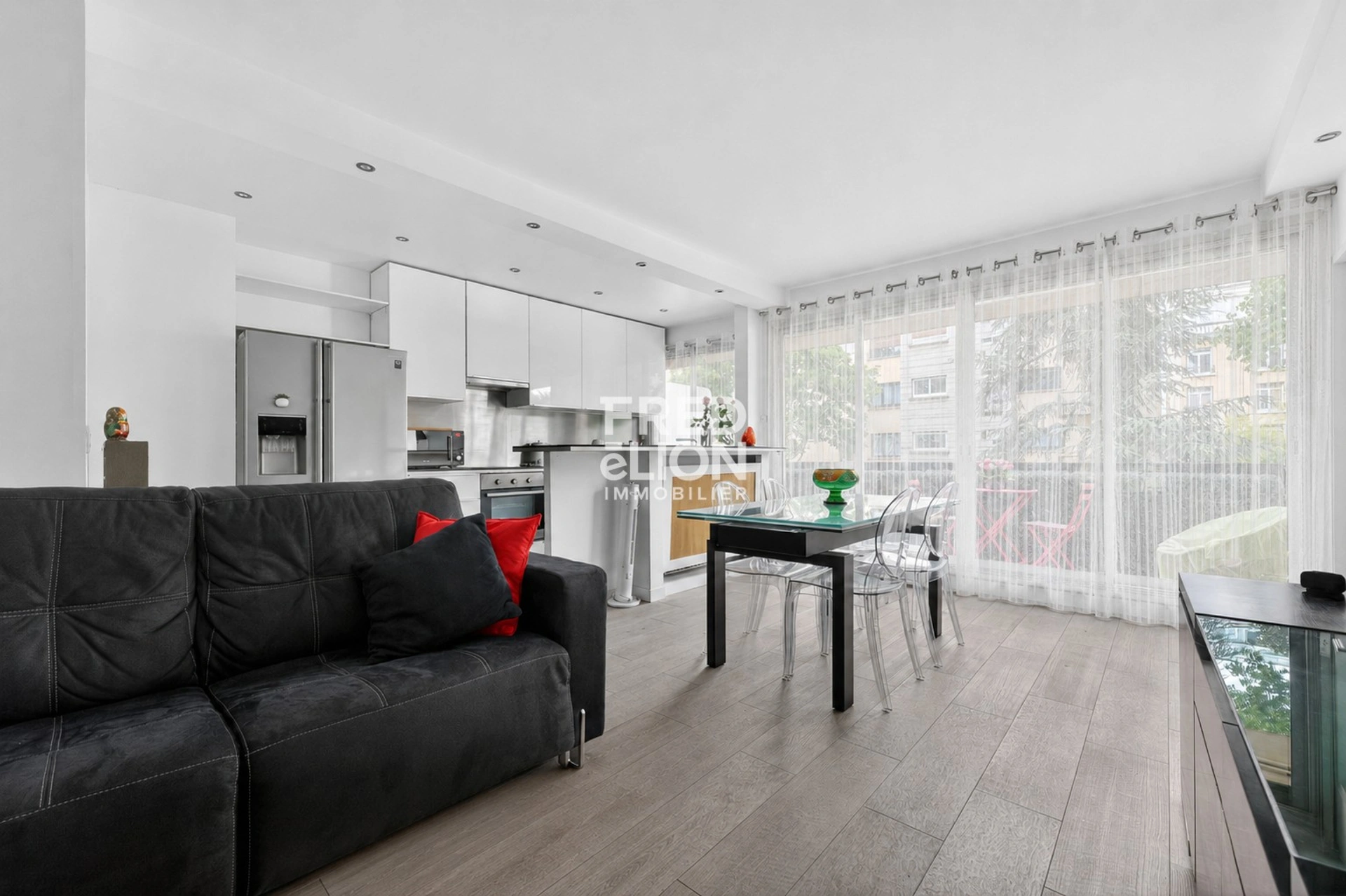 Neuilly Saint-James  2 pièces 62 m², balcon plein sud, standing 11