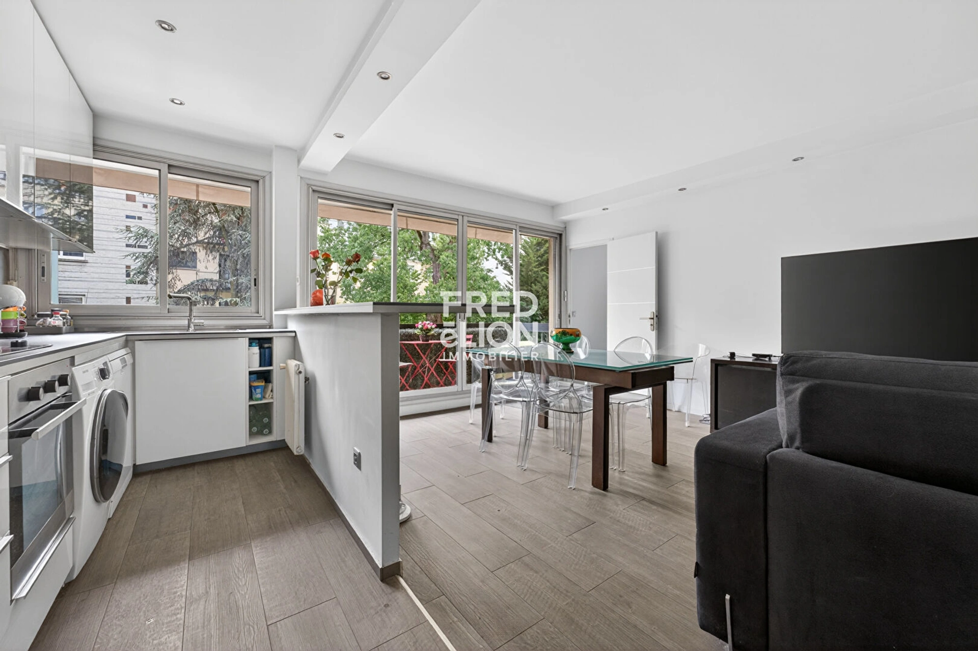 Neuilly Saint-James  2 pièces 62 m², balcon plein sud, standing 10