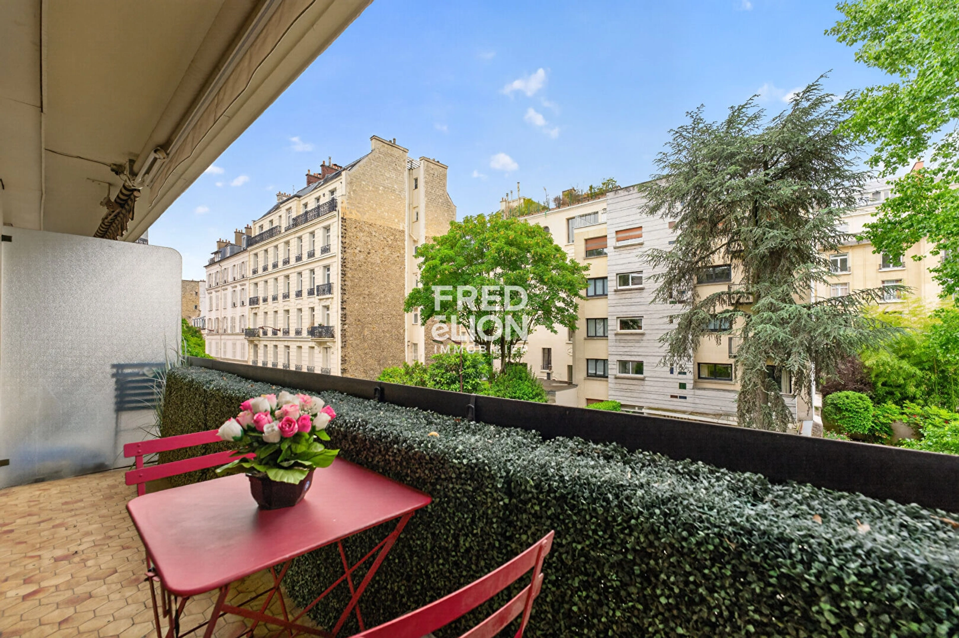Neuilly Saint-James  2 pièces 62 m², balcon plein sud, standing 4