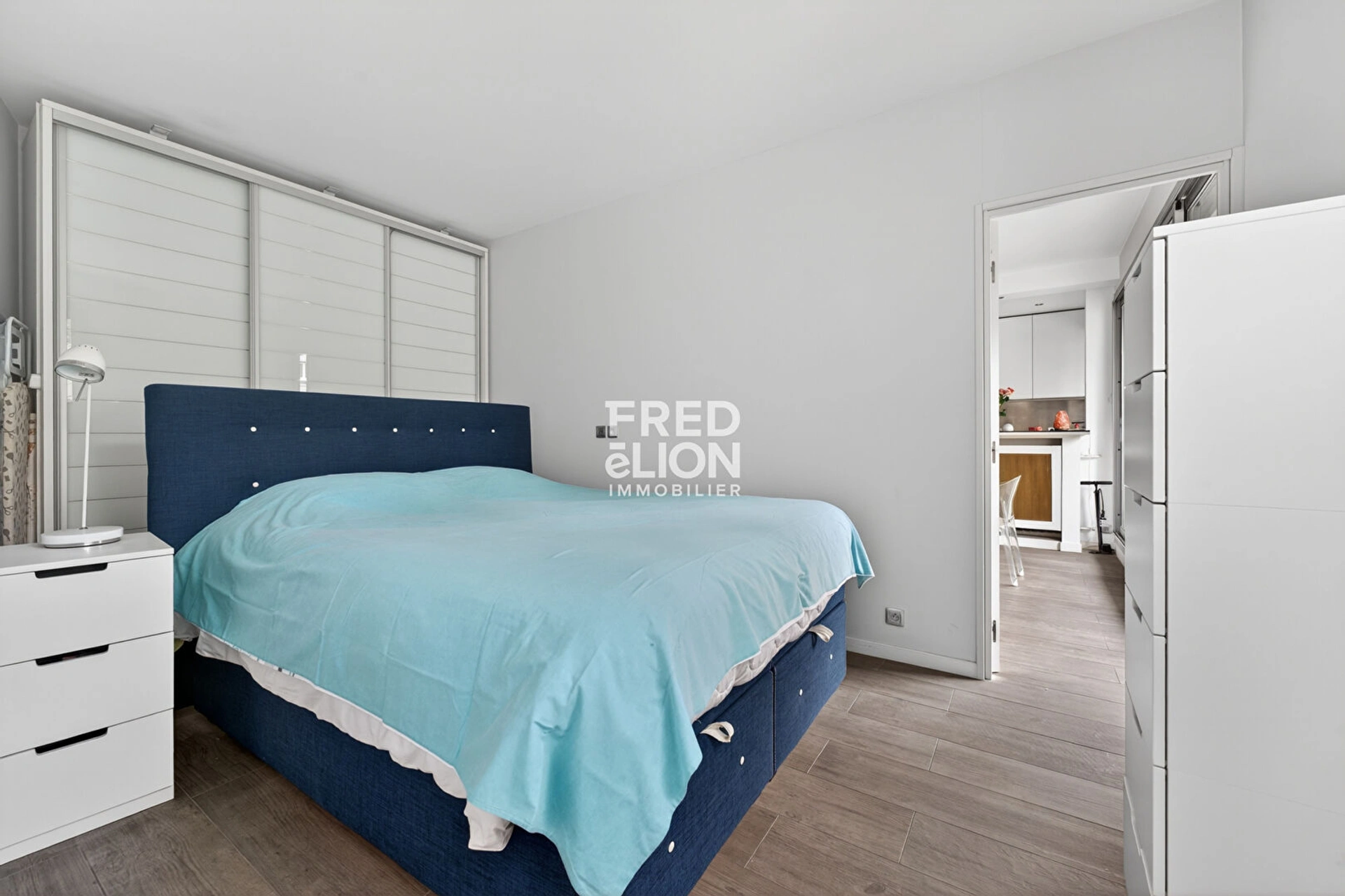 Neuilly Saint-James  2 pièces 62 m², balcon plein sud, standing 8