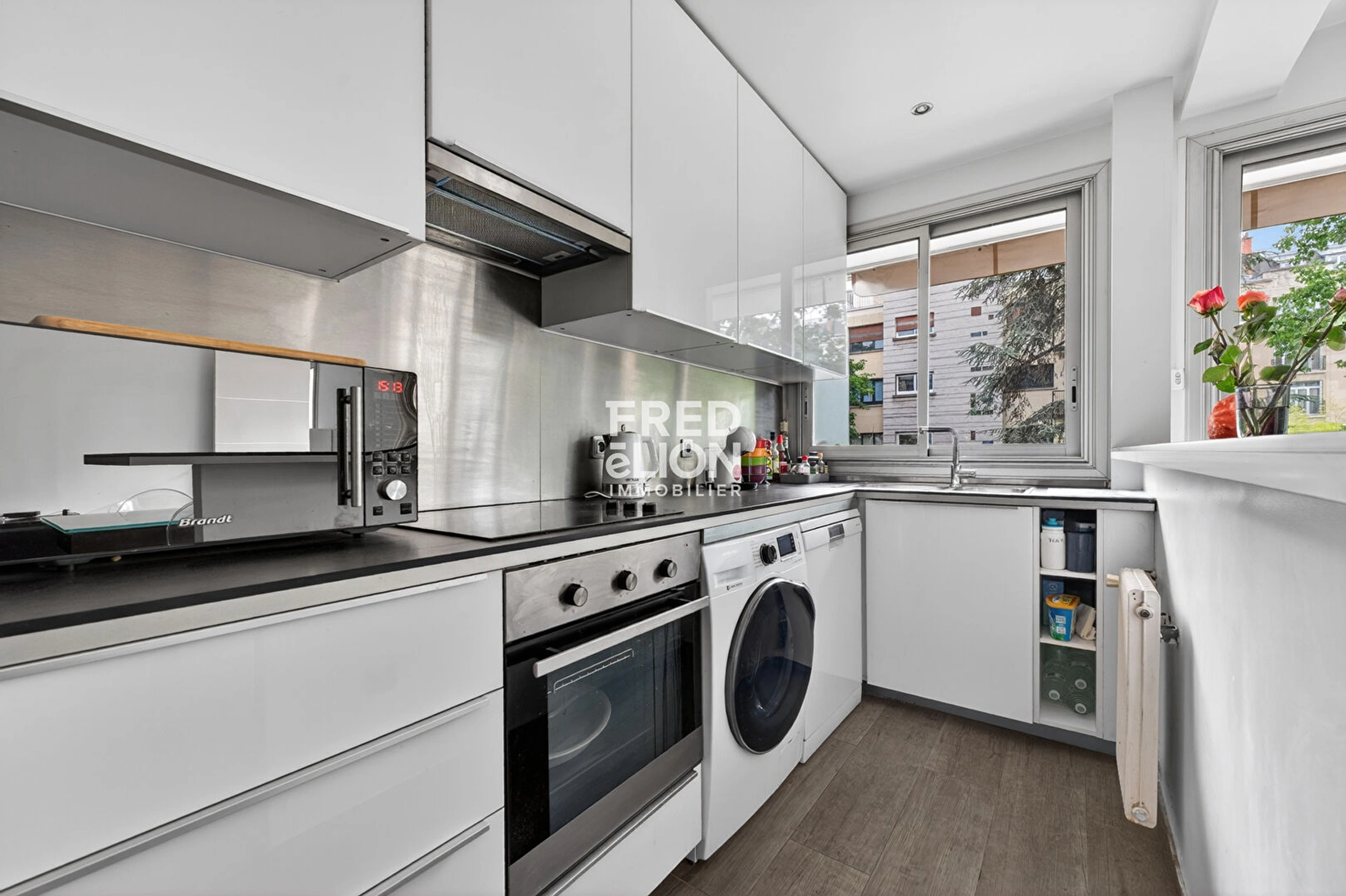 Neuilly Saint-James  2 pièces 62 m², balcon plein sud, standing 9