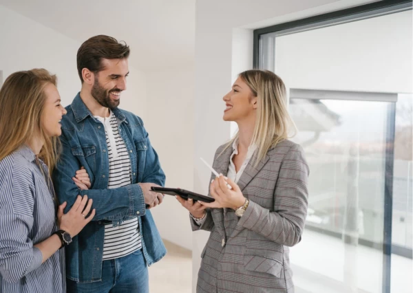 Vendre entre particuliers : Les risques à connaître et les avantages de faire appel à un professionnel