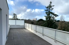 Appartement duplex T3 de 74 m2 avec terrasse de 31 m2 et bal