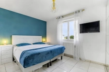 MAISON FAMILIALE T7   180 M2   PISCINE   PANNEAUX SOLAIRES  