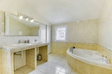 MAISON FAMILIALE T7   180 M2   PISCINE   PANNEAUX SOLAIRES  