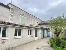 Maison de village à Vars ( 16330 ) 